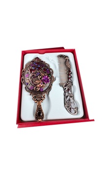 Tavus Kuşu Desenli Vintage Ayna Tarak Seti Özel Tasarım Ve Özel Kutulu 13,5 Cm & 13 Cm Bordo Tavus Kuşu Desenli Vintage Ayna Tarak Seti Özel Tasarım Ve Özel Kutulu 13,5 Cm & 13 Cm Bordo