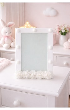 Ponpon Ve Çiçek Detaylı Bebek Odası Çerçeve 15x21 Cm El Yapımı Fotoğraf Çerçevesi Beyaz