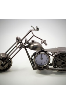 Kişiye Özel Metal Motosiklet Tasarımlı Analog Masa Saati - Dekoratif Motorcu Masa Süsü Siyah Kişiye Özel Metal Motosiklet Tasarımlı Analog Masa Saati - Dekoratif Motorcu Masa Süsü Siyah