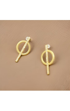 Gösterişli Gold Renk Parlak Taşlar Kadın Bijuteri Küpe Gold Gösterişli Gold Renk Parlak Taşlar Kadın Bijuteri Küpe Gold