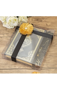 Hediyelik Kuran-ı Kerim, İnci Tesbih, Seccade, Asetat Kutulu 25x18 Cm Mevlid Paketi-siyah Çok Renkli Hediyelik Kuran-ı Kerim, İnci Tesbih, Seccade, Asetat Kutulu 25x18 Cm Mevlid Paketi-siyah Çok Renkli