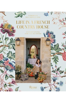 Life İn A French Country House: Entertaining For All Seasons