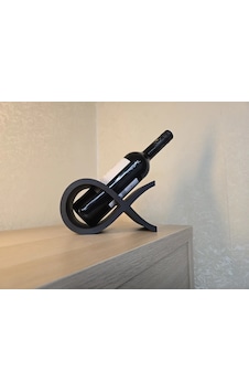 Bezos 3d Baskı Şarap Şişesi Standı Kavisli Modern Şarap Şişesi Tutucu Ahşap Dokulu Şişe Askısı Siyah Rengaren Bezos 3d Baskı Şarap Şişesi Standı Kavisli Modern Şarap Şişesi Tutucu Ahşap Dokulu Şişe Askısı Siyah Rengaren