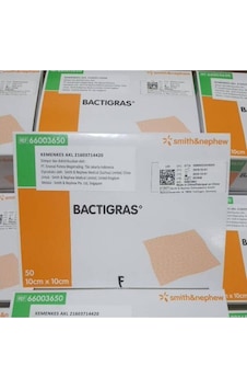 Smith & Nephew Bactigras 10X10 1 Paket=10Adet Bct-10X10 Smith & Nephew Bactigras 10X10 1 Paket=10Adet Bct-10X10