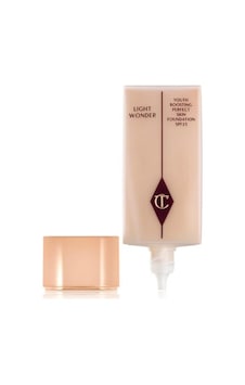 Charlotte Tilbury Light Wonder Fondöten 3 Fair
