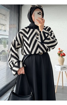Trend Paris Retro Zigzag Desenli Oversize Örgü Triko Kazak Siyah Standart Trend Paris Retro Zigzag Desenli Oversize Örgü Triko Kazak Siyah Standart