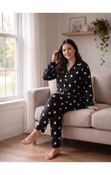 Seboteks Süet Kumaş Önden Düğmeli Büyük Beden Kadın Pijama Takımı 2800 Siyah Seboteks Süet Kumaş Önden Düğmeli Büyük Beden Kadın Pijama Takımı 2800 Siyah