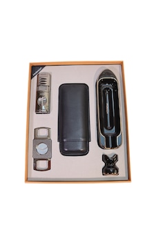 Parmida 3 Torch Pürmüz Çakmak Kılıf Küllük Kesici Sehpa Gunmetal Siyah Beşli Puro Seti Tr10027 Parmida 3 Torch Pürmüz Çakmak Kılıf Küllük Kesici Sehpa Gunmetal Siyah Beşli Puro Seti Tr10027