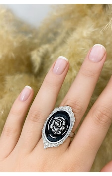 Gül Figürlü Siyah Tablo Yüzük Aşkın, Zarafetin Ve Gotik Ruhun Simgesi Gümüş - Gri Gül Figürlü Siyah Tablo Yüzük Aşkın, Zarafetin Ve Gotik Ruhun Simgesi Gümüş - Gri