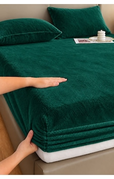 Kadife Kumaş Çift Kişilik Fitted Lastikli Çarşaf Takımı 160x200+30 Cm Zümrüt Yeşili Kadife Kumaş Çift Kişilik Fitted Lastikli Çarşaf Takımı 160x200+30 Cm Zümrüt Yeşili