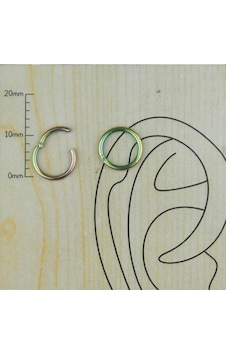 Shopiolog 8 MM Kilitli Gökkuşağı Halka Piercing Yeşil