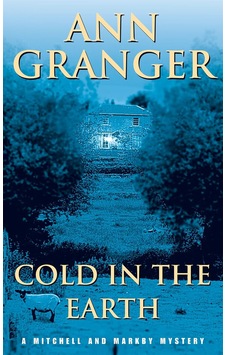 Cold İn The Earth Mitchell & Markby 3 : An English Village Murder Mystery Of Wit And Suspense