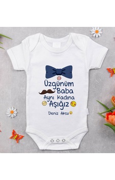 Bk Gift Bk Kids İsimli Aynı Kadına Aşığız Tasarımlı Bebek Body Zıbın - Model 1 Sarı