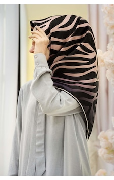 Vissona %100 Twill İpek Zebra Desenli Pudra - Siyah Renkli 90x90 Eşarp Dikim Şekli : El Dikişi Çok Renkli Vissona %100 Twill İpek Zebra Desenli Pudra - Siyah Renkli 90x90 Eşarp Dikim Şekli : El Dikişi Çok Renkli