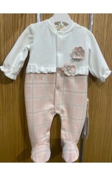 Lamato Baby Fırfır Detaylı Çiçek Aksesuarlı Bebe Kız Tulum Pembe Lamato Baby Fırfır Detaylı Çiçek Aksesuarlı Bebe Kız Tulum Pembe