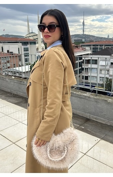 Mollycrush Kadın Bej Kürk Detaylı Zincirli Ve Örgü Saplı El Ve Omuz Çantası Yumuşak Peluş Kışlık Şık Baget Bej Mollycrush Kadın Bej Kürk Detaylı Zincirli Ve Örgü Saplı El Ve Omuz Çantası Yumuşak Peluş Kışlık Şık Baget Bej