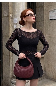 Lela Çiçek Desen Dantelli Kayık Yaka Bluz Kadın Bluz 5867118 Siyah Lela Çiçek Desen Dantelli Kayık Yaka Bluz Kadın Bluz 5867118 Siyah