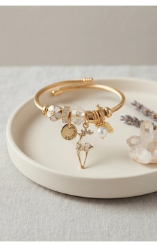 Geyik Model Gold Renk Beyaz Charmlı Bileklik 6446404 Geyik Model Gold Renk Beyaz Charmlı Bileklik 6446404