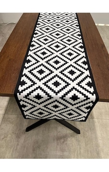 Siyah Beyaz Desenli Runner Örtüsü 40 X 140 Diğer Siyah Beyaz Desenli Runner Örtüsü 40 X 140 Diğer