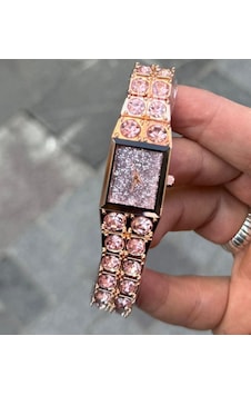 Choppers Marka Pembe Taş Kare Kadran Detaylı Kadın Kol Saati - Işıltılı Ve Gösterişli Tasarım Gold - Pembe Choppers Marka Pembe Taş Kare Kadran Detaylı Kadın Kol Saati - Işıltılı Ve Gösterişli Tasarım Gold - Pembe