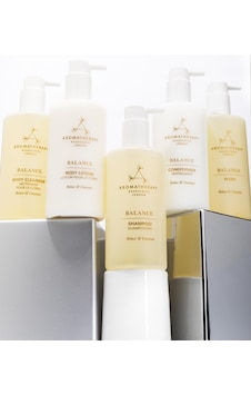 Aromatherapy Şampuan 300 ML + Saç Kremi 300 ML + Vücut Temizleyici 300 ML + Vücut Losyonu 300 ML + Wash 300 ML Aromatherapy Şampuan 300 ML + Saç Kremi 300 ML + Vücut Temizleyici 300 ML + Vücut Losyonu 300 ML + Wash 300 ML
