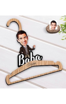Kişiye Özel Baba Karikatürlü Standart Boy Ahşap Elbise Askısı-1 Kişiye Özel Baba Karikatürlü Standart Boy Ahşap Elbise Askısı-1