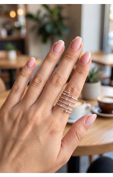 Pirinç Gümüş Renk Spiral Topçuklu Model Kadın Yüzük Çok Renkli Pirinç Gümüş Renk Spiral Topçuklu Model Kadın Yüzük Çok Renkli