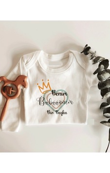 İmaj Tuğbababy Benim Babaannem Bir Başka Uzun Kol Çıtçıtlı Organik Bebek Body Beyaz İmaj Tuğbababy Benim Babaannem Bir Başka Uzun Kol Çıtçıtlı Organik Bebek Body Beyaz