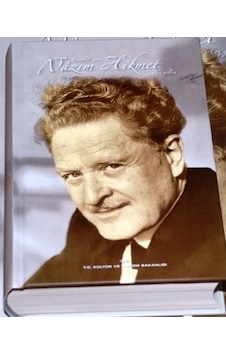 Istanbul Şairi Nazım Hikmet Hoş Geldin / Ciltli Istanbul Şairi Nazım Hikmet Hoş Geldin / Ciltli