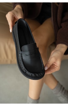 Selin Shoes Livo Kalın Ve Düz Taban Klasik Kadın Ayakkabı- Siyah Deri