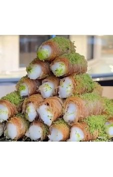 Maldiyem Sarma Tatlı Kadayıflı Lotuslu Tatlı 1 Kg Maldiyem Sarma Tatlı Kadayıflı Lotuslu Tatlı 1 Kg