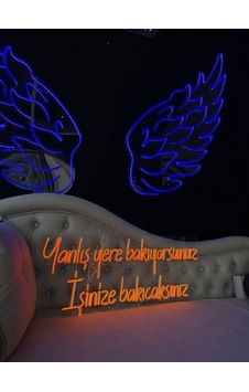 Yanlış Yere Bakıyorsunuz İşinize Bakıcaksınız Yazılı Neon Tabela Turuncu Yanlış Yere Bakıyorsunuz İşinize Bakıcaksınız Yazılı Neon Tabela Turuncu