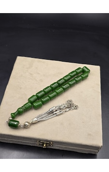 Osmanlı Benzetme Çubuk Sıkma Kehribar Tespih Efe Boy 17 Habbe 11x14 Mm Yeşil Gümüş Osmanlı Benzetme Çubuk Sıkma Kehribar Tespih Efe Boy 17 Habbe 11x14 Mm Yeşil Gümüş