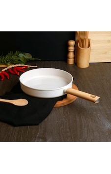 Belarıva 28 Cm Beyaz Ahsap Saplı Tava Beyaz Belarıva 28 Cm Beyaz Ahsap Saplı Tava Beyaz