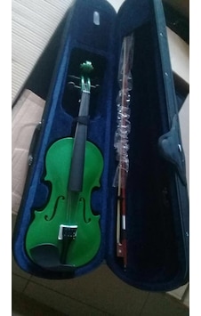 Paganini Yeşil Renk 4/4 Tam Boy Keman--Kılıf-Yay-Reçine Ful Set Paganini Yeşil Renk 4/4 Tam Boy Keman--Kılıf-Yay-Reçine Ful Set