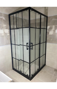 Blackline Köşe Siyah Çizgili Ortası Kumlu 5 Mm Temperli Duşakabin H:190 Siyah Blackline Köşe Siyah Çizgili Ortası Kumlu 5 Mm Temperli Duşakabin H:190 Siyah