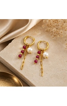 İnci Yakut Taşlı Sallantılı Zincir Detaylı Gold Çelik Halka Küpe Çok Renkli İnci Yakut Taşlı Sallantılı Zincir Detaylı Gold Çelik Halka Küpe Çok Renkli