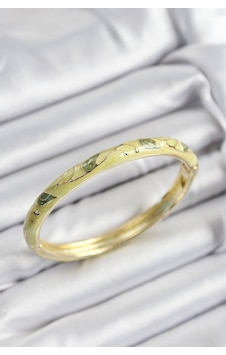 Mineli Pirinç Fıstık Yeşili Yaprak Motifli Gold Renk Kadın Kelepçe Altın Mineli Pirinç Fıstık Yeşili Yaprak Motifli Gold Renk Kadın Kelepçe Altın