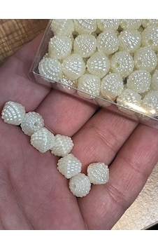 8 Mm Kabartma Delikli Krem Rengi Inci Boncuk 30 Gr 8 Mm Kabartma Delikli Krem Rengi Inci Boncuk 30 Gr