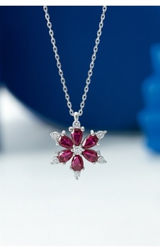 Çekirdekjewelry 925 Ayar Gümüş Ruby Taşlı Kamelya Çiçeği Kolye Gri Çekirdekjewelry 925 Ayar Gümüş Ruby Taşlı Kamelya Çiçeği Kolye Gri