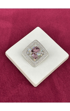 Mor Büyük Parlak Taşlı Kare Şekilli Silver Broş Silver Mor Büyük Parlak Taşlı Kare Şekilli Silver Broş Silver