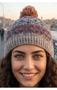 Tezzgelsin Kadın Desenli Ponponlu Örme Triko Kışlık Bere Bej Tezzgelsin Kadın Desenli Ponponlu Örme Triko Kışlık Bere Bej