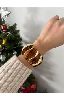 Kadın Kehribar Rengi Tasarım Akrilik Kemik Gold Detaylı Bileklik Kahverengi Kadın Kehribar Rengi Tasarım Akrilik Kemik Gold Detaylı Bileklik Kahverengi