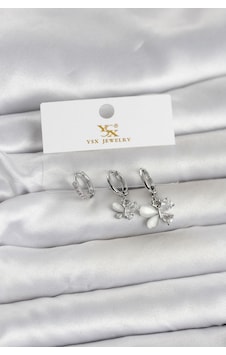 Pirinç Gümüş Renk Kelebek Model 3'lü Kadın Küpe Diğer Pirinç Gümüş Renk Kelebek Model 3'lü Kadın Küpe Diğer