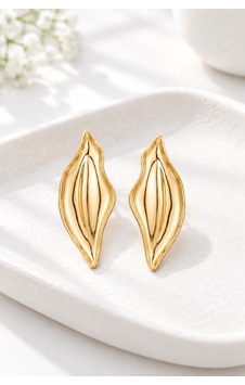Kadın Gold Dalgalı Yaprak Formlu Statement Küpe - Heykelsi Büyük Boy Çivi Küpe Kadın Gold Dalgalı Yaprak Formlu Statement Küpe - Heykelsi Büyük Boy Çivi Küpe
