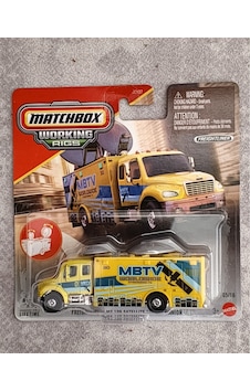 Matchbox Working Rigs Freightliner M2 106 Satellite Truck Naklen Yayın Aracı Sarı