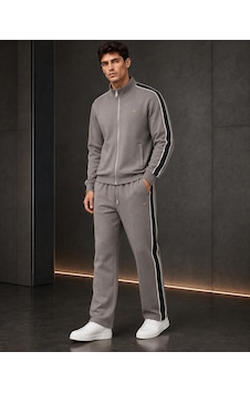Stormwear Erkek Oysho Kumaş Şerit Detaylı Dik Yaka Fermuarlı Rahat Kesim Eşofman Takım Gri Stormwear Erkek Oysho Kumaş Şerit Detaylı Dik Yaka Fermuarlı Rahat Kesim Eşofman Takım Gri