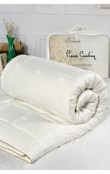 Pierre Cardin Yün Yorgan Tek Kişilik (552400100) Pierre Cardin Yün Yorgan Tek Kişilik (552400100)