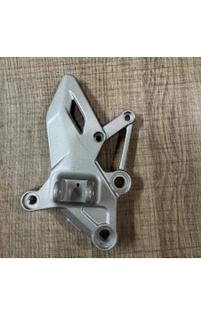 Sağ Ön Sürücü Basamak Braketi Srk 125 R Sağ Ön Sürücü Basamak Braketi Srk 125 R