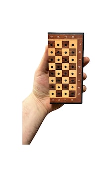 Gifthome Pocket Serisi Küçük Boy Metal Antik Taş Ve Ceviz Desenli Kutulu Klasik Satranç Takımı 13,5 X 13,5 Cm.